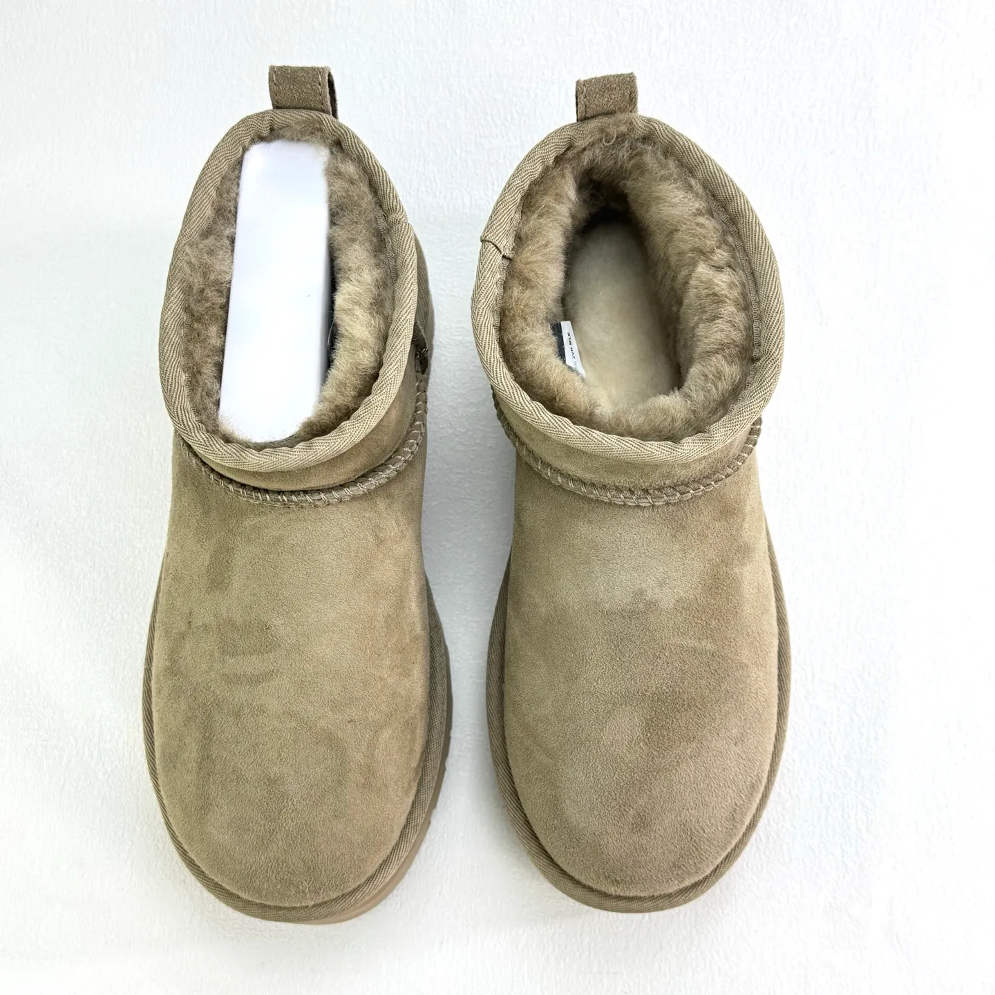Self-pickup 💰440 Zhou Dongyu mini three-centimeter series snow boots/maroon gray black antelope brown carefully selected Longfeng sheep fur, fine texture, skin-friendly and breathable. The shoe collar is designed with simple tailoring. Easy to put on and take off. Fashionable personality. Comfortable Treadlite by ugg light wing EVA outsole. Comfortable cushioning. Size: 35 36 37 38 39 40